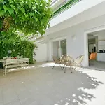 First Floor Apartment Walk To Beach Garage