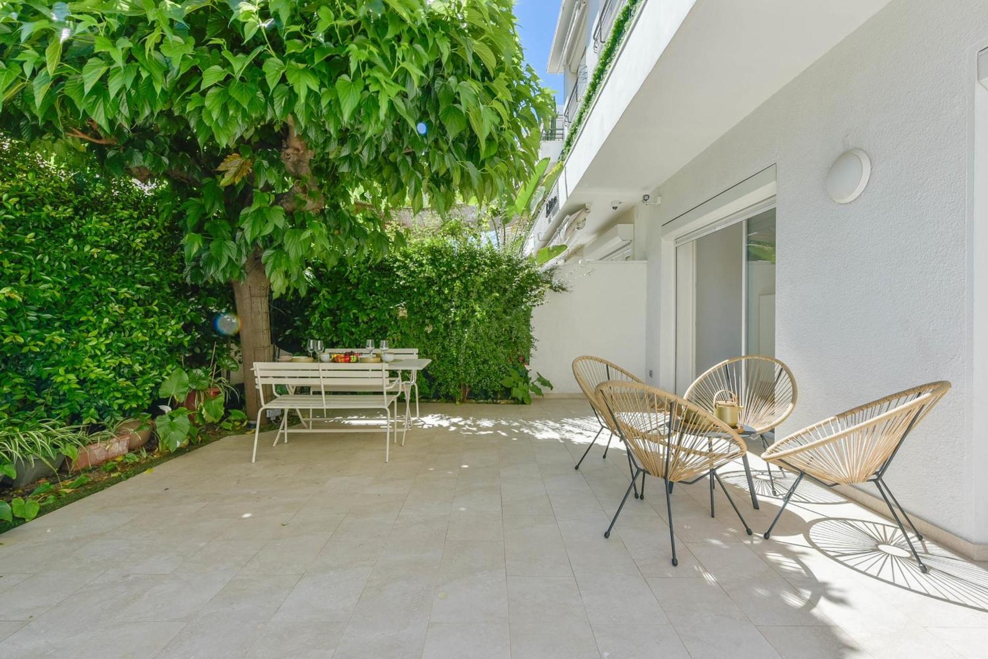 First Floor Walk To Garage Appartement Cannes