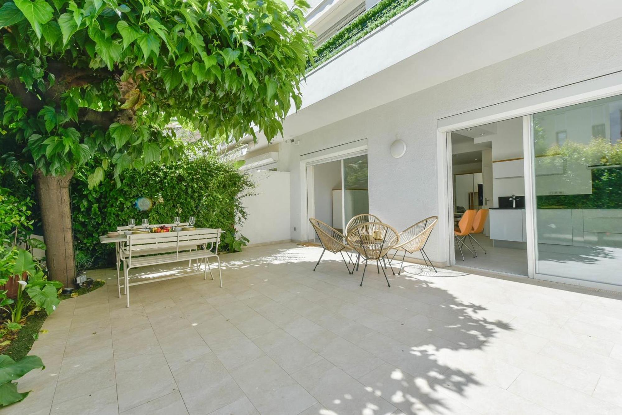 First Floor Walk To Garage Appartement Cannes